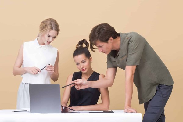 Comprendre la différence entre SEO et SEA pour optimiser votre visibilité en ligne